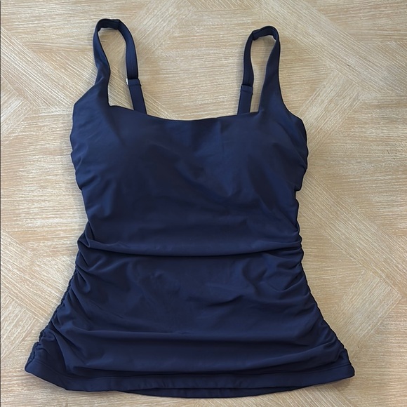 Athleta Other - Athleta 34D/DD Tankini swim top